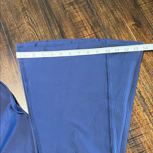 Offline by aerie Womens Super Flare Small Hi Rise Short - Picture 2 of 7